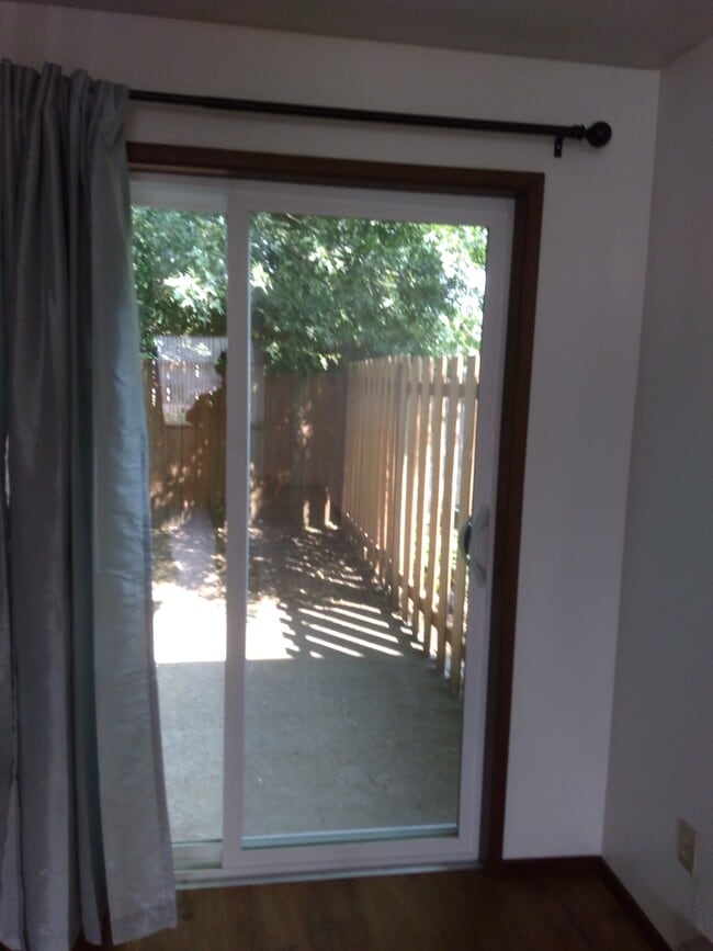 Photo - 875 NW Oak Ave