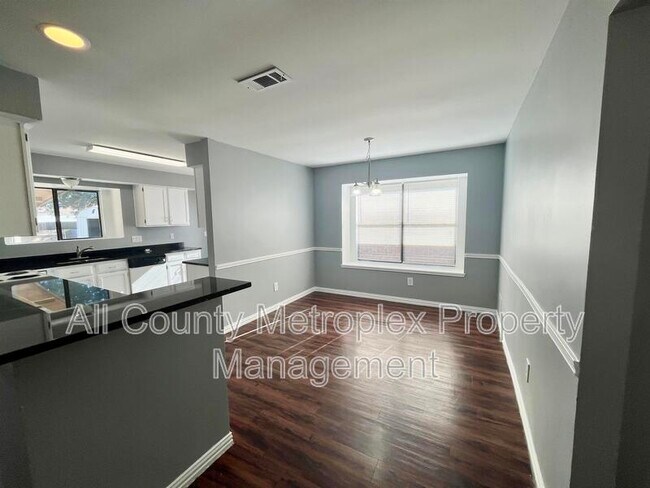 Photo - 2532 Independence Dr