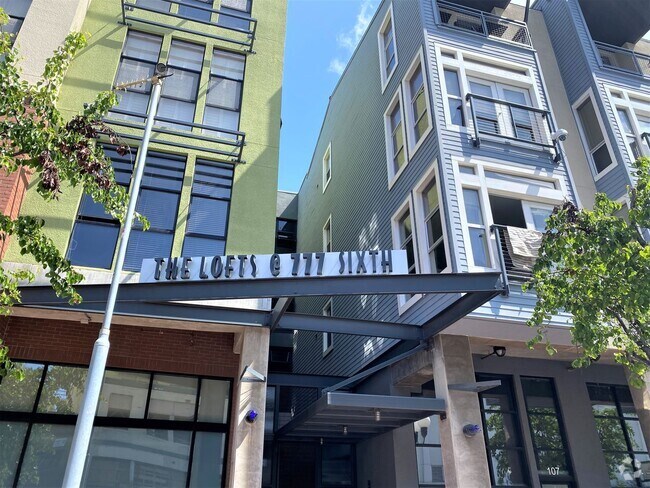Building Photo - Corner One Bedroom Loft for Rent!!! Unit 221