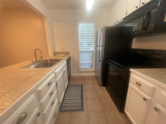 Building Photo - 701 Rosedale St Unit H