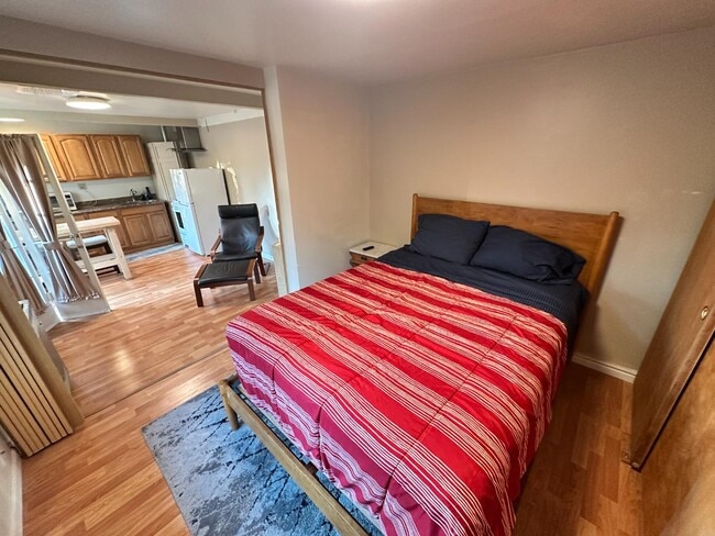 Building Photo - 327 Woodland Park