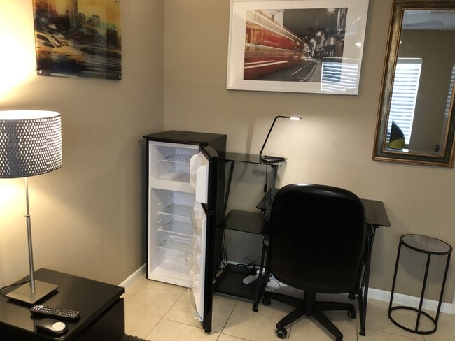 Photo - 201 Desoto St