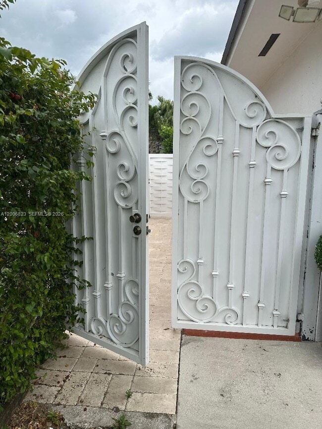 Photo - 11413 SW 129th Pl Unit Side