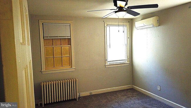 Photo - 820 Taylor St NE