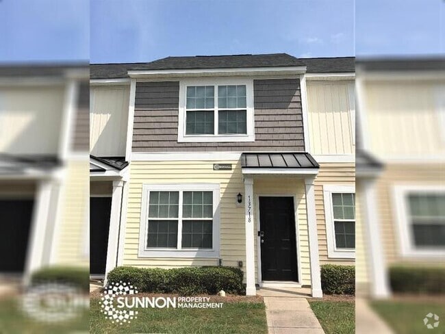 Building Photo - Updated 2 Bed, 2.5 Bath Townhome!