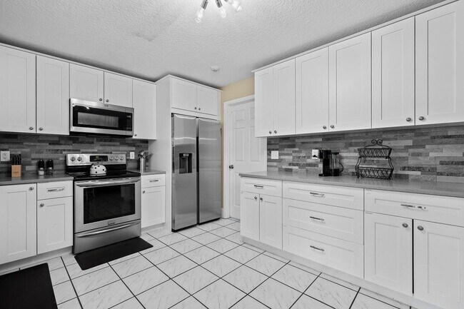 13724 Lilac Pl