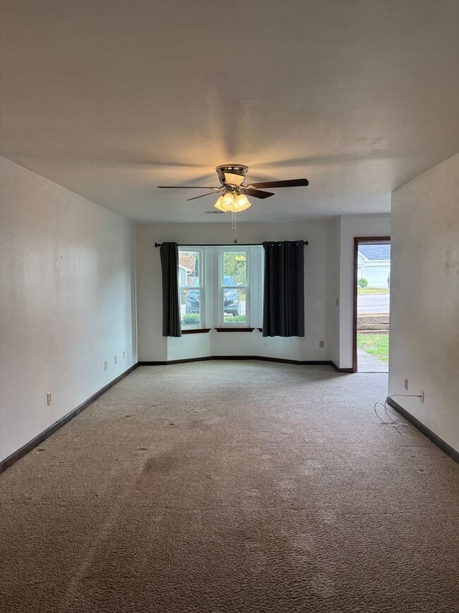 Photo - 218 Edith Way