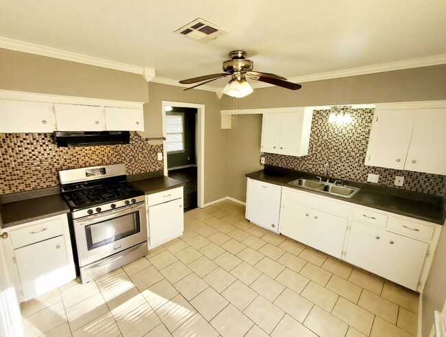 Photo - 2601 Glenn Ave