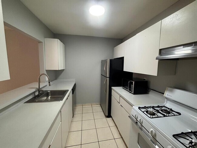 Building Photo - 18101 NW 68th Ave Unit D2xx Rental