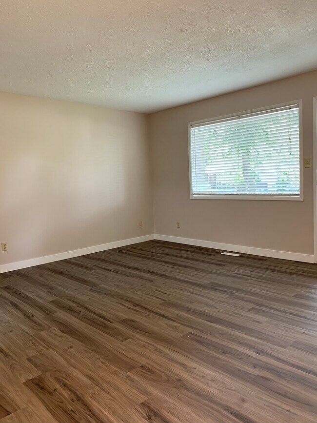 Living Room - 235 28 St S