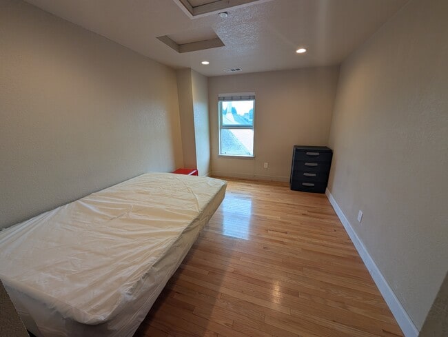 2504 Dana St