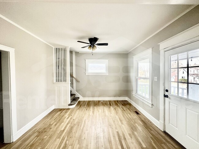 Photo - 3114 School St