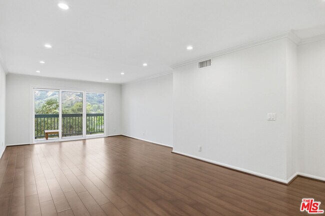 Photo - 2940 N Verdugo Rd Unit 305