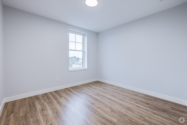 Primary Bedroom U402