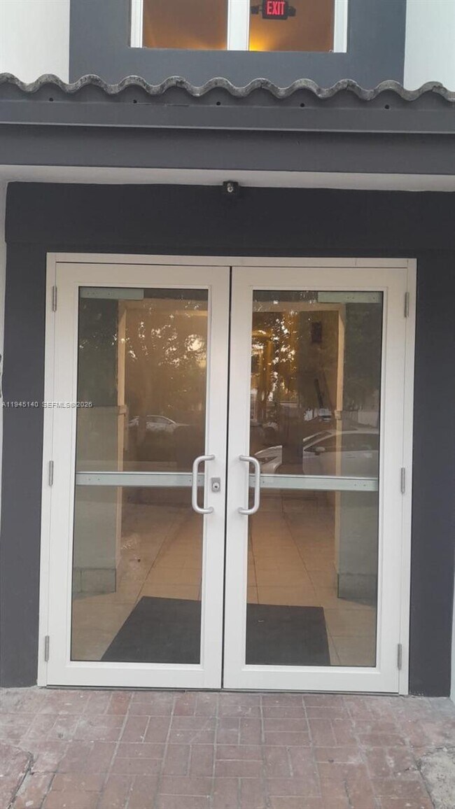 Photo - 852 SW 13th Ave Unit 3