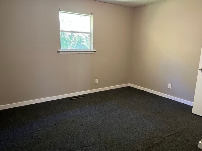 Photo - 2 bed 1 Bath Duplex