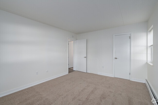 2BR, 1BA - 760SF - Second Bedroom