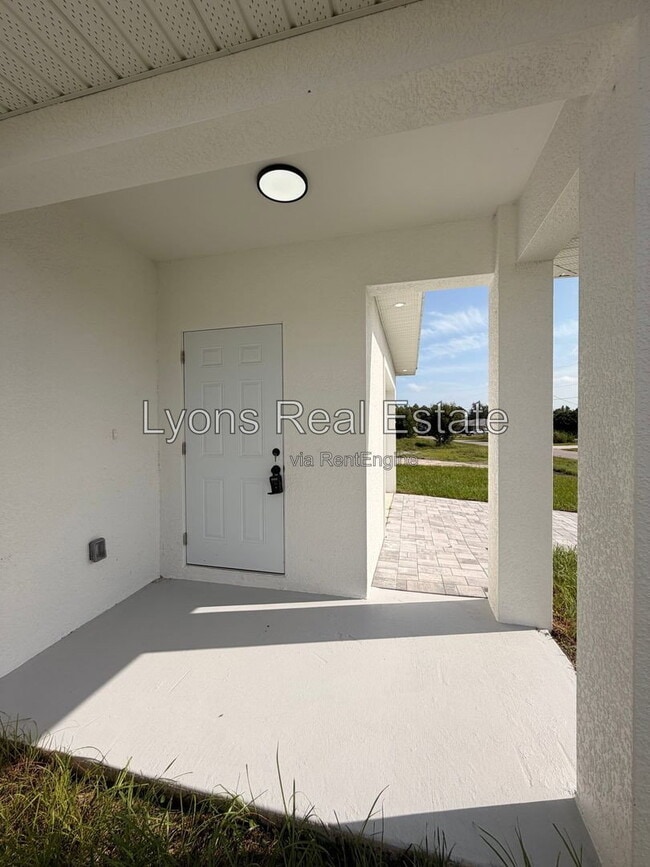 Photo - 2210 Armour Rd