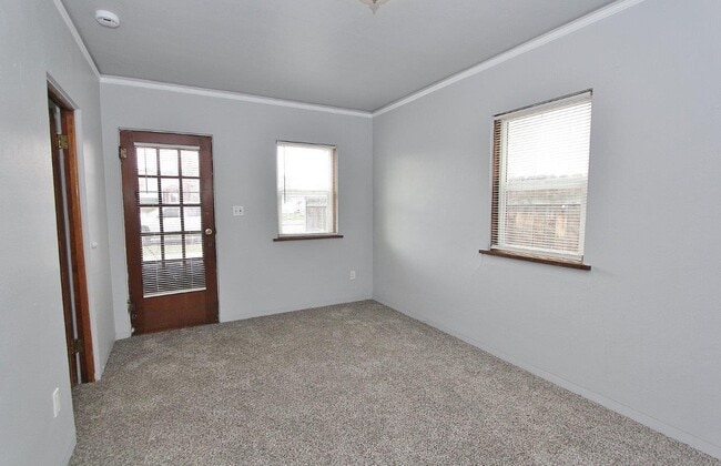 Photo - 210 S Commercial Ave