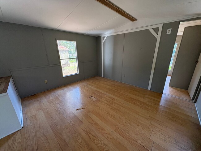 Photo - 139 Landing Ln
