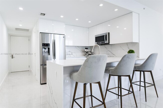 Photo - 1300 Brickell Bay Dr Unidad #3100