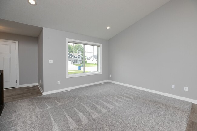 Photo - 699 Steenhoek Ln NE
