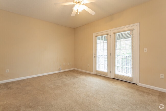1BR, 1BA - 900 SF