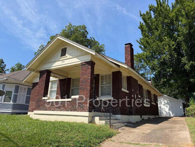 Photo - 1055 S Cox St