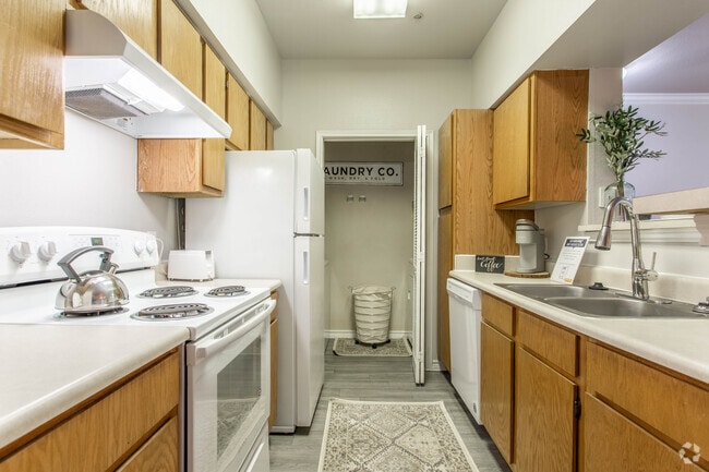 1 habitación, 1 baño - 711 pies cuadrados - Shadow Creek Apartments