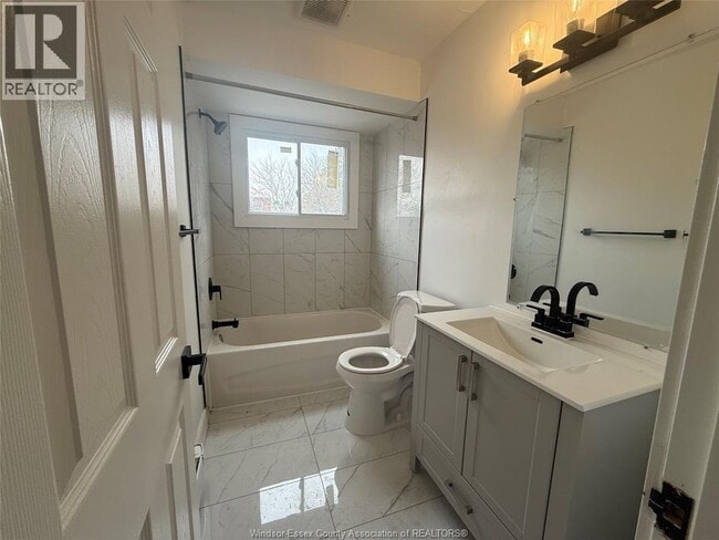 Photo - 3150 Peter St Unité 11