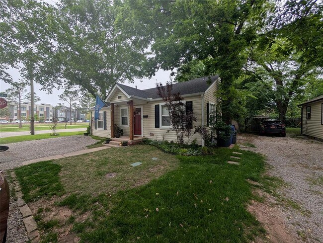 Photo - 101 Maple Ln