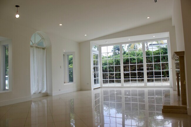 Photo - 1265 Bienveneda Ave