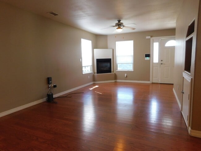 Photo - 1183 Inverness Way