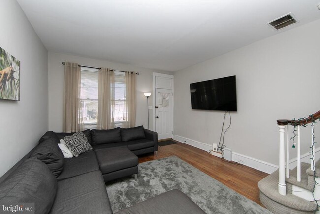 Photo - 8 Wynnewood Ave