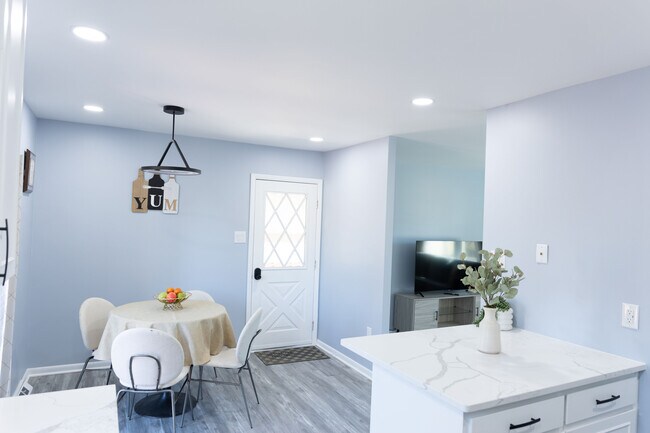 412 Kingswood Ter