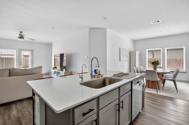Photo - 2904 Newington Ln