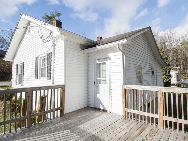 Photo - Small Cottage in quiet neighborhood.