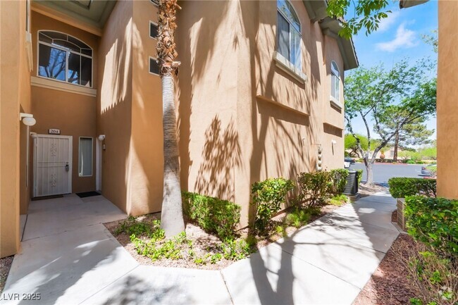 Building Photo - 1705 Hills of Red Dr Unit 204 Rental