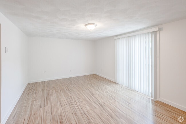 2 BR, 1 BA , 1st Floor