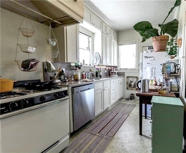 Photo - 1103 W 22nd St Unit #B