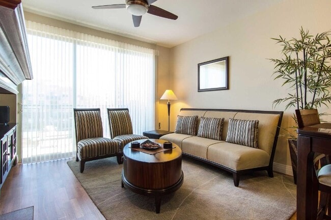 Building Photo - 9039 E Panorama Cir Unit C-408