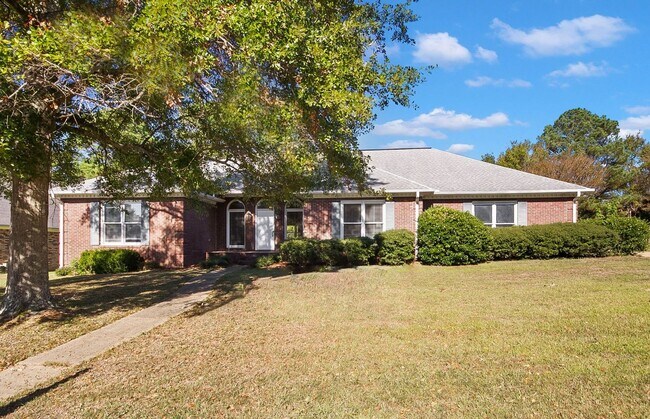 Beautiful 4 Bedroom 3.5 Bath Brick Home Av... - Beautiful 4 Bedroom 3.5 Bath Brick Home Av...