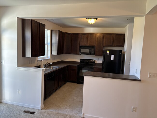 Photo - 300 Milkweed Dr