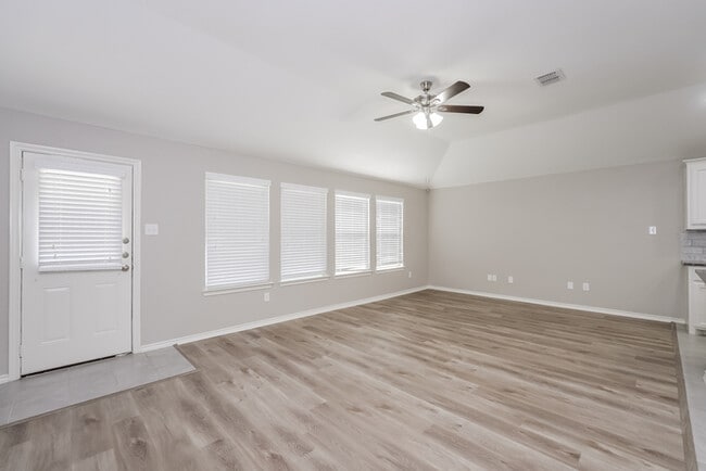 Photo - 3903 Bridle Path Ln