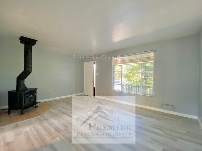 Photo - 321 W Ramona Ave