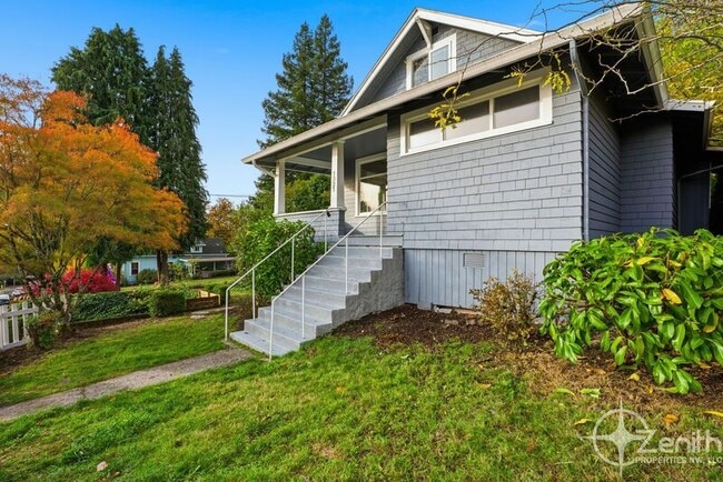 Photo - 1321 NW Drake Way