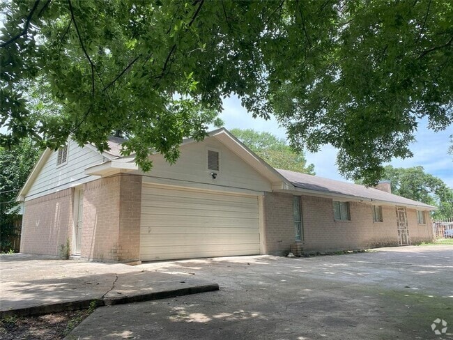 Building Photo - 4601 Reveille St Rental