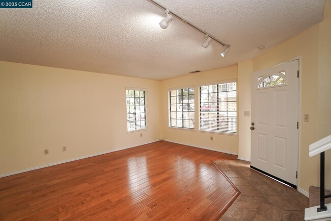Photo - 1003 Devonwood Townhome