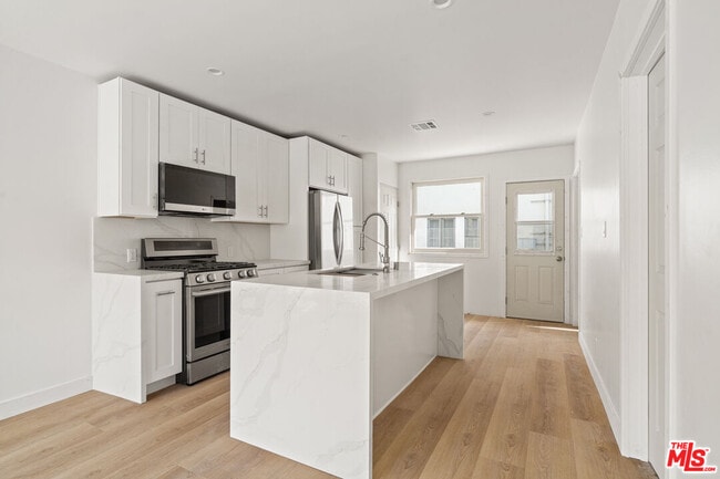 Photo - 820 3rd St Unidad 4