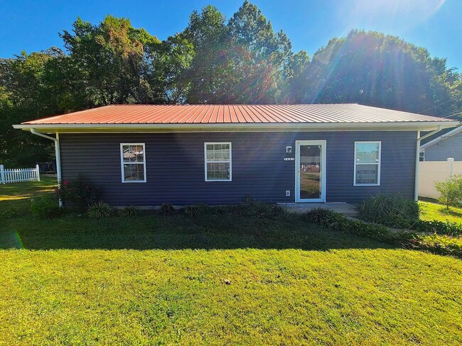 Photo - 1645 Brown St